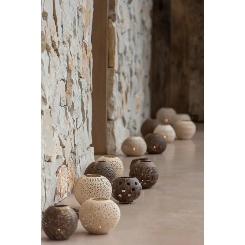 photophore-noix-de-coco-a-lignes-marron-j-line-4.webp