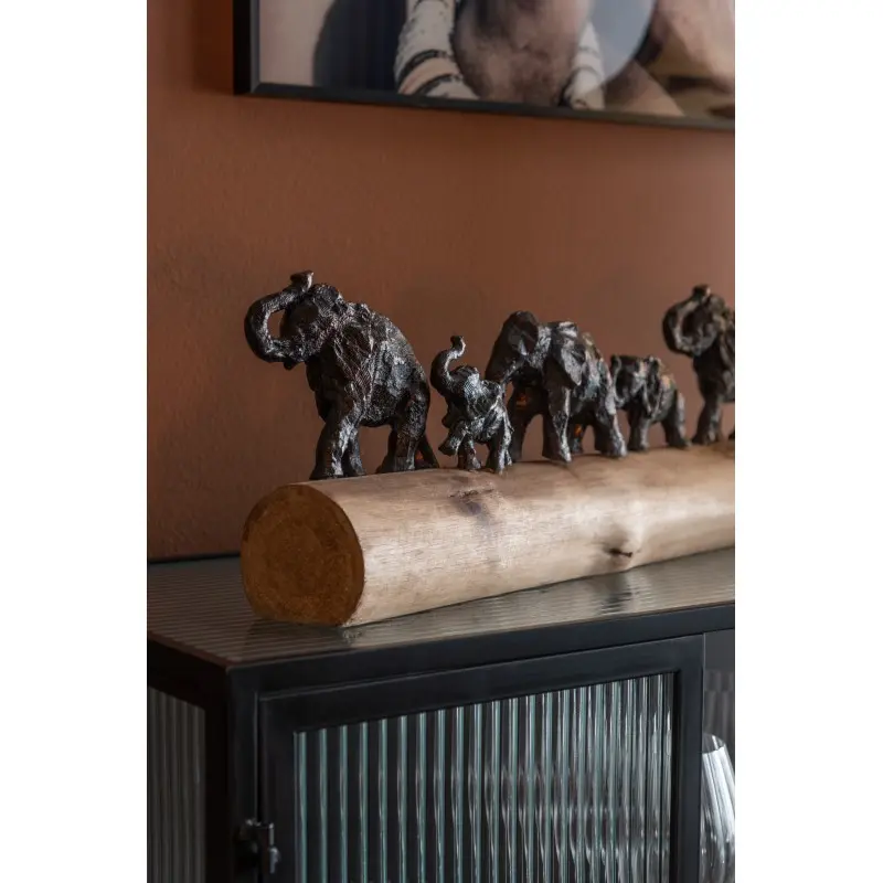 elephants-en-rang-j-line-2.webp