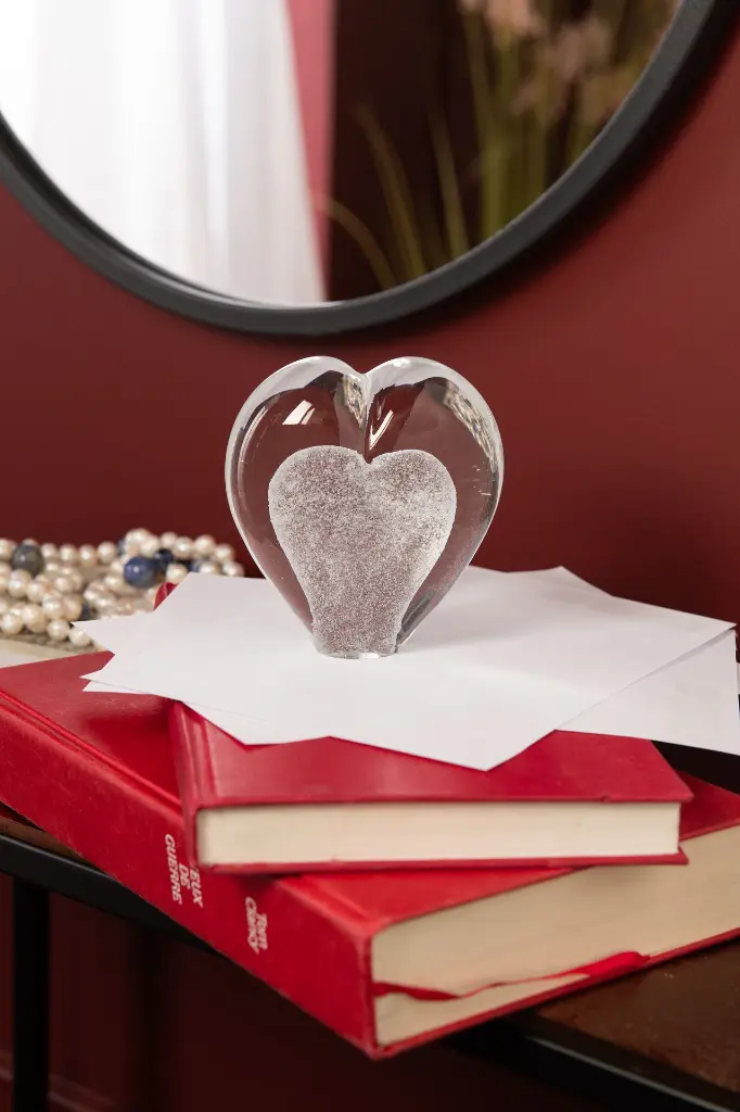 Presse-Papier Coeur En Verre Blanc J-Line-A.webp