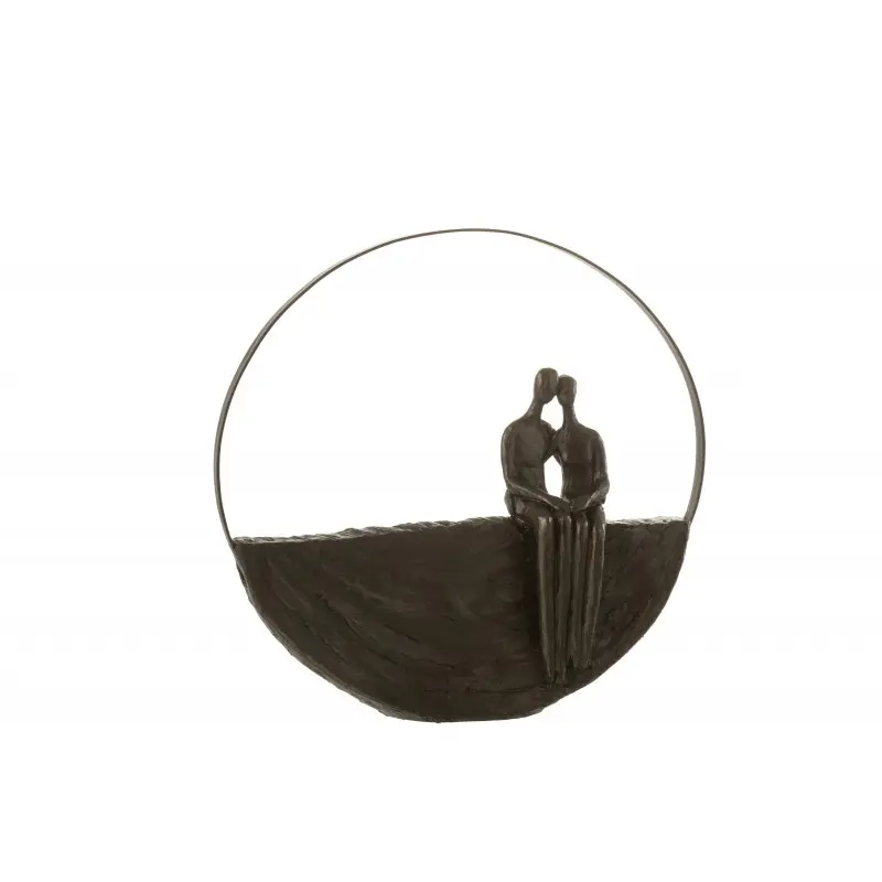 Couple assis dans un cercle J-Line
